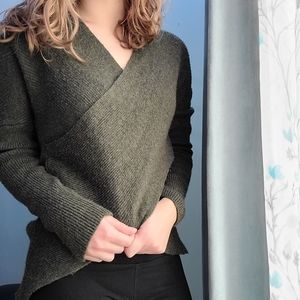 Women's dark Green V-Neck sweater | Size S/M